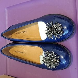 COMFORTVIEW Evening Blue Wedge Flat, Medallion on Round Toe, 7W